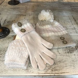 Luxuriously soft hat, gloves and boot socks!.